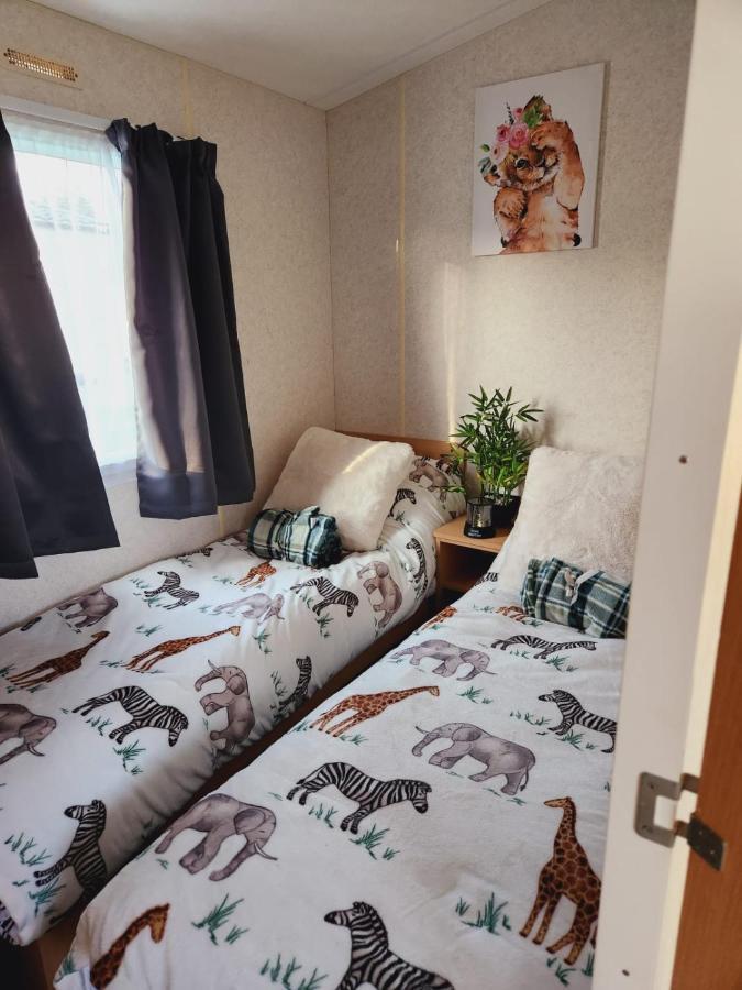 Comfy Caravan On Marine Park Hotel Rhyl Exterior photo